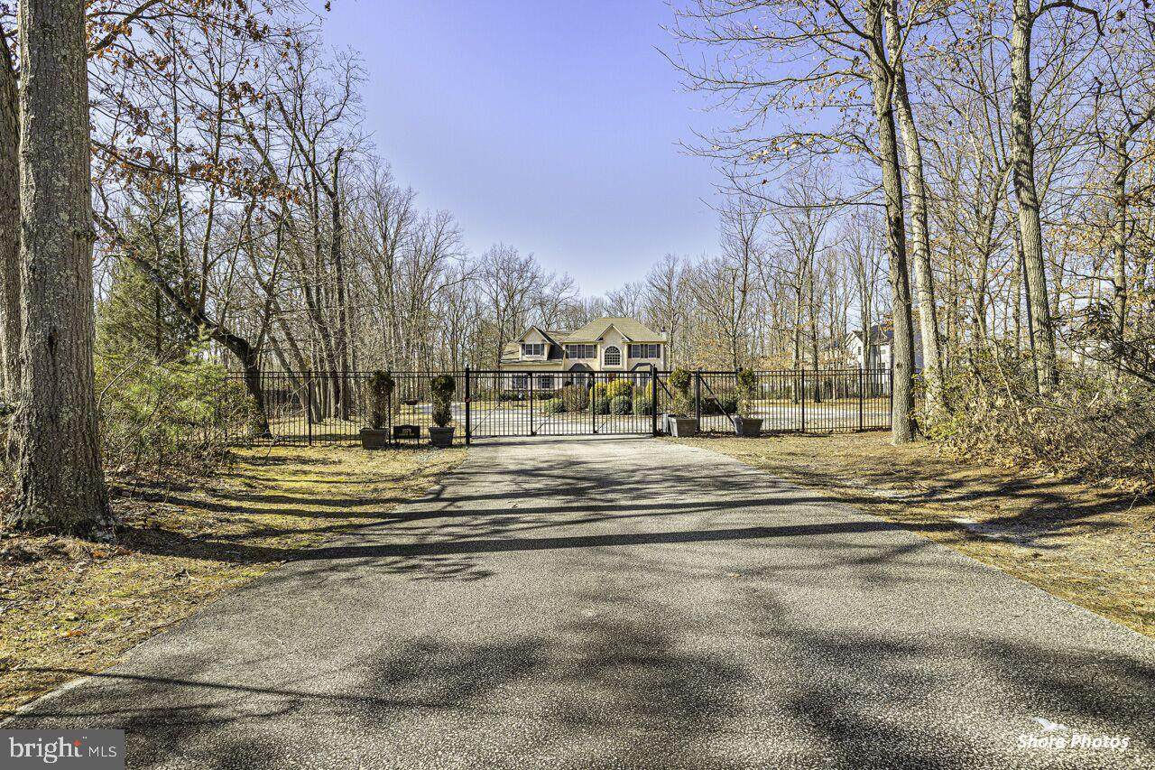 1079 Kearsley Road - Photo 1