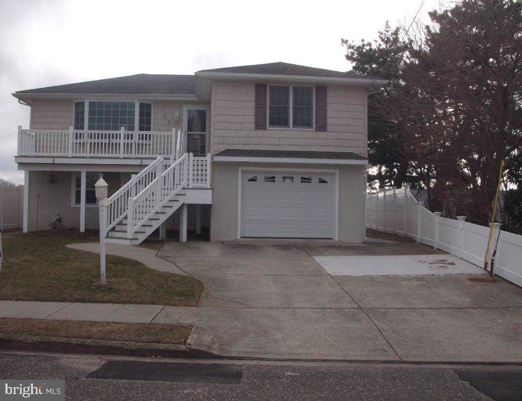 108 Lincoln Drive - Photo 1