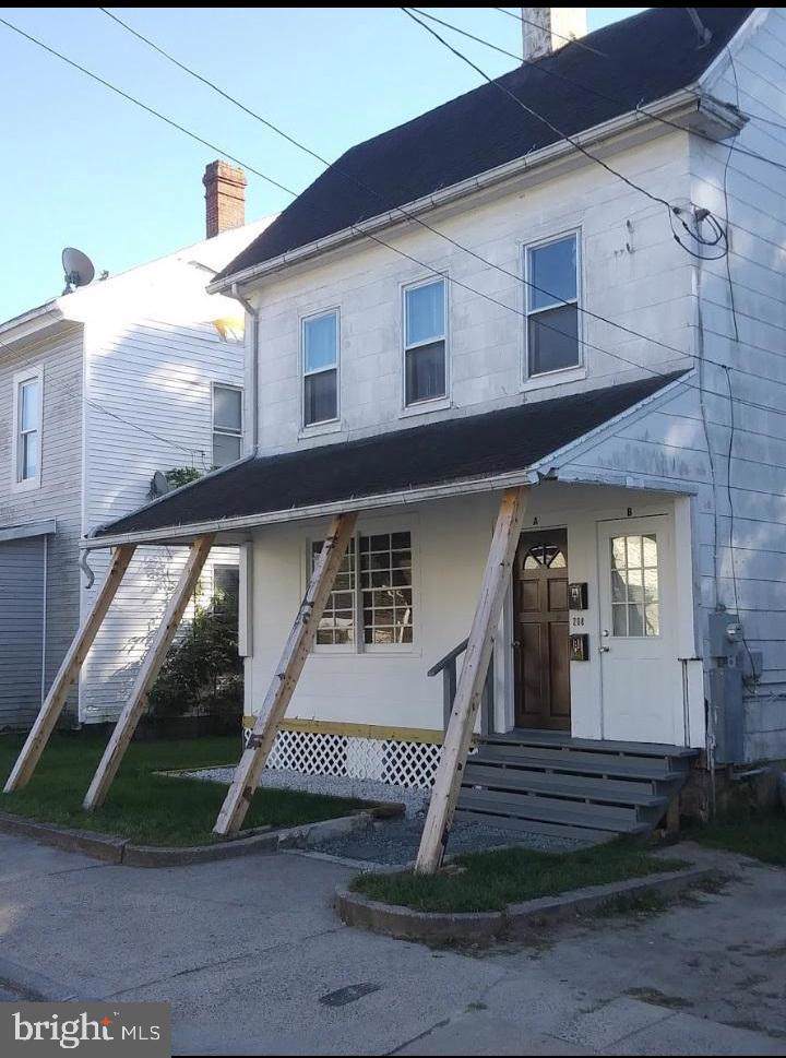208 Laurel Street - Photo 1