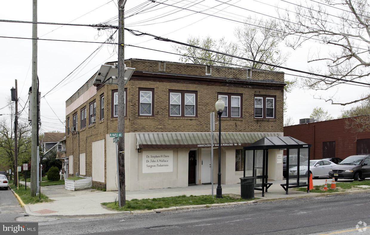 702 Maple Avenue - Photo 1