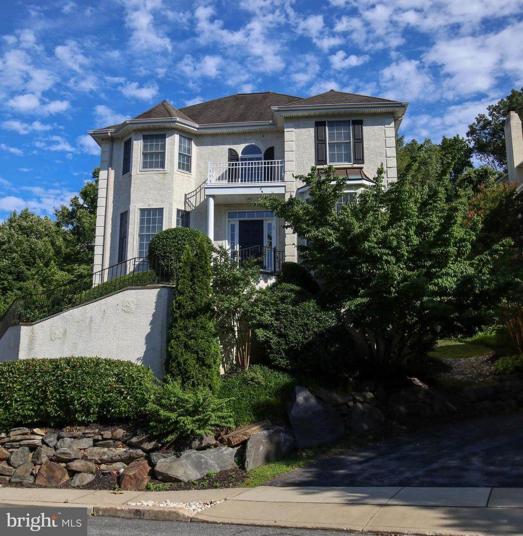 400 Merion Hill Lane - Photo 1