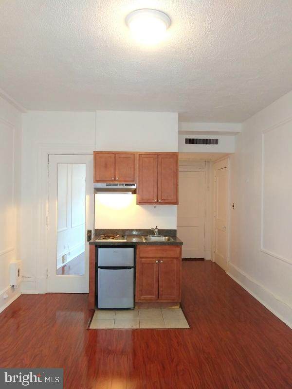 1324 Locust Street - Photo 1