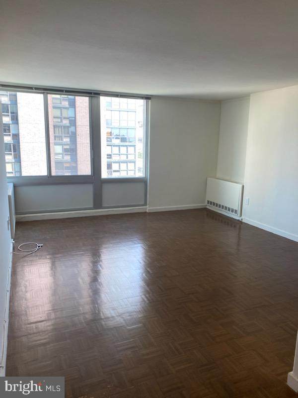 604-36 Washington Square - Photo 1