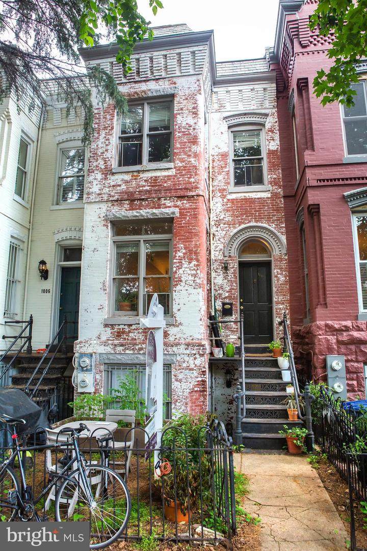 1008 Constitution Avenue - Photo 1