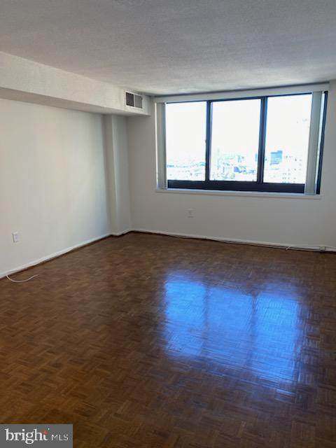 1420 Locust Street - Photo 1