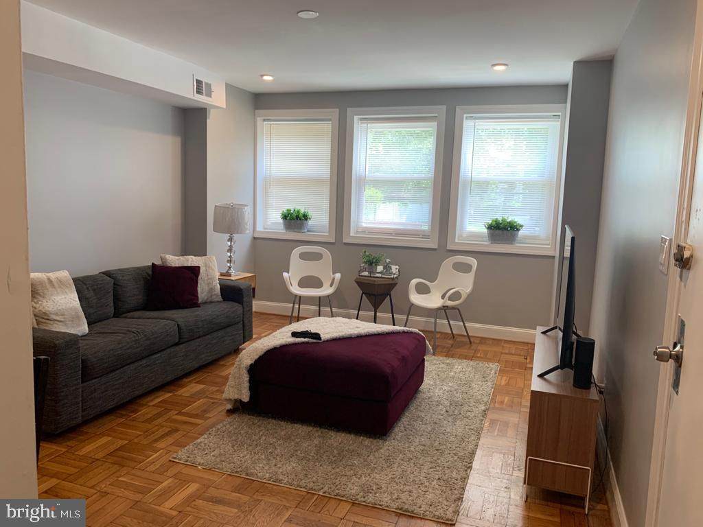 1385 Nicholson Street - Photo 1