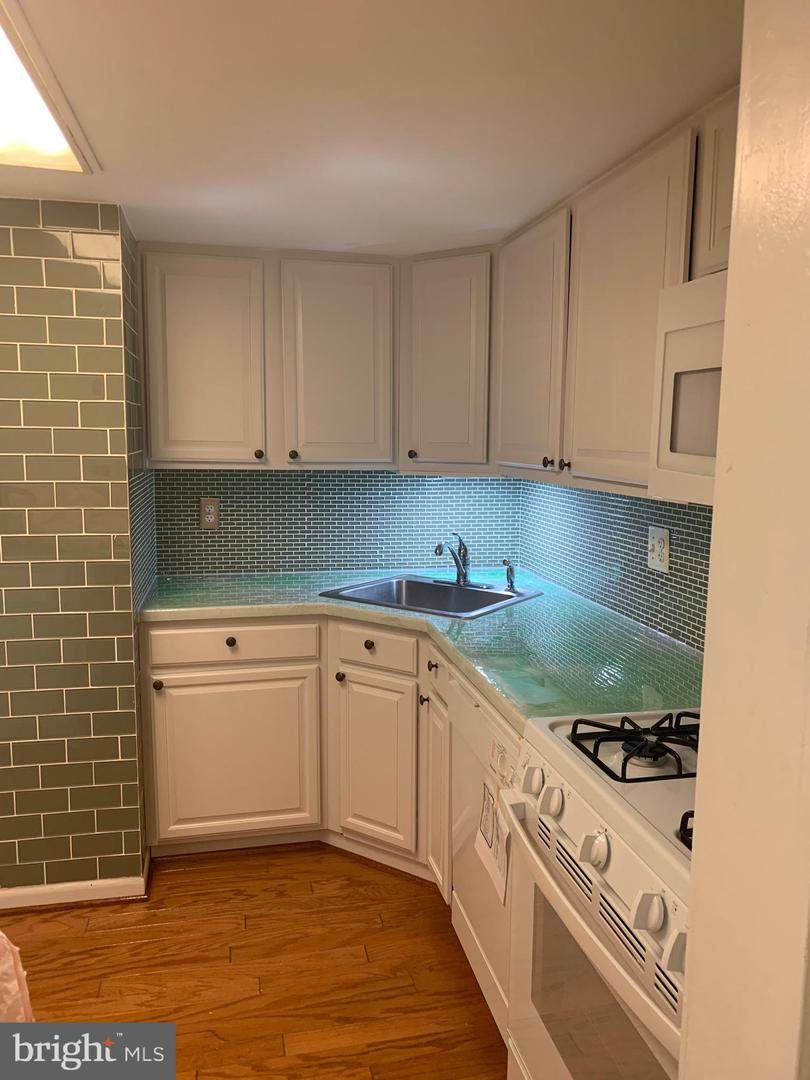 1528 Northgate Square - Photo 1