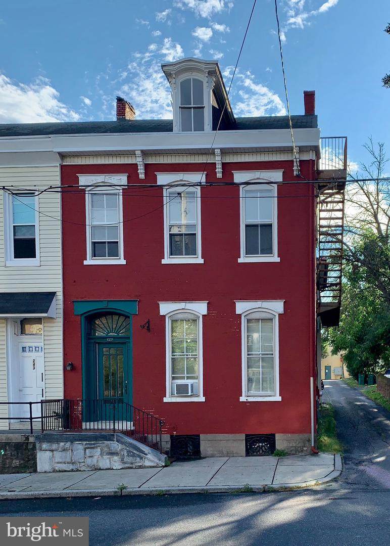 241 8TH Street - Photo 1
