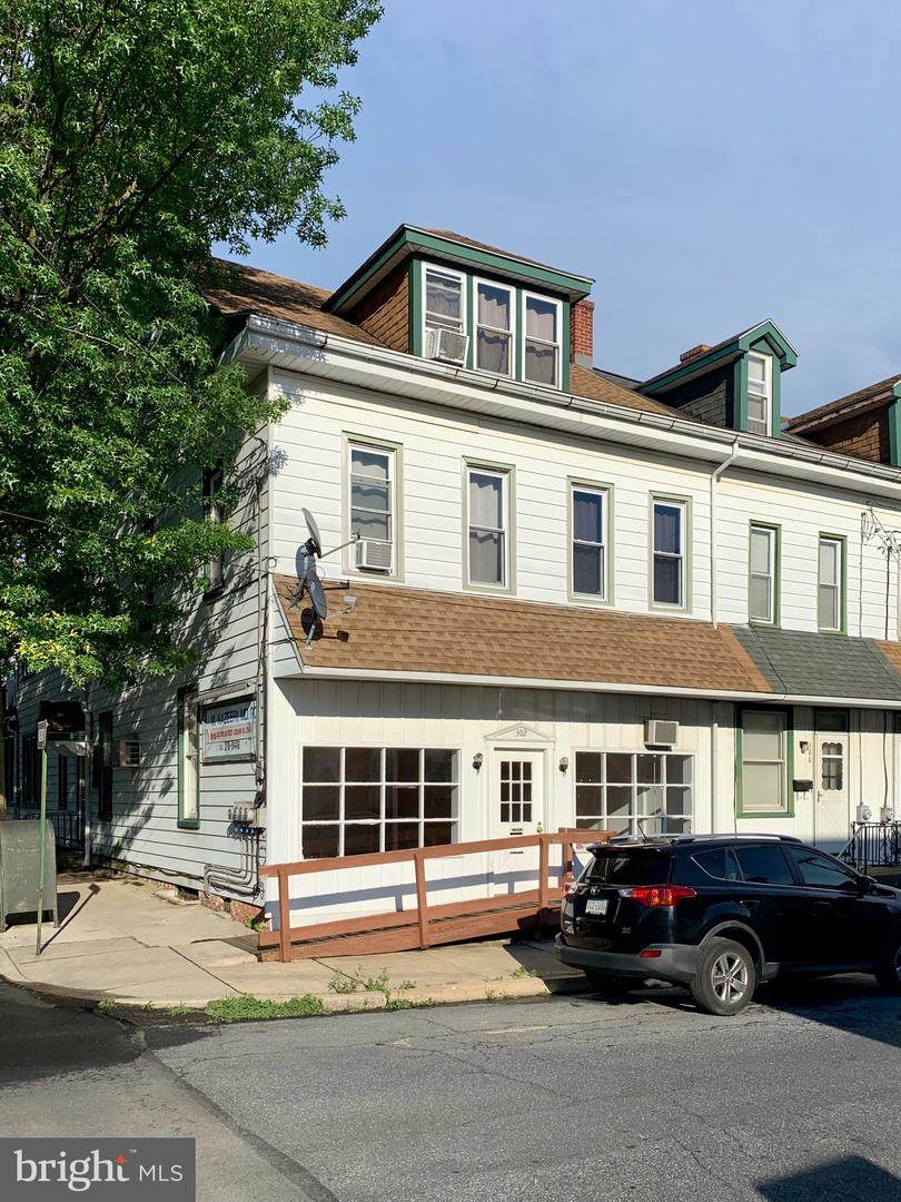 302 5TH Street - Photo 1