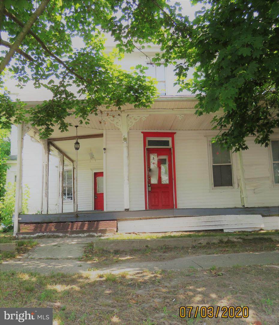 54 Railroad Avenue - Photo 1