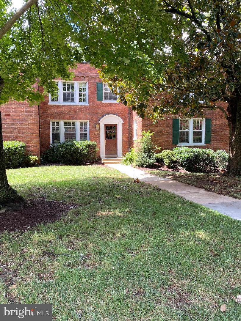 1800 Queens Lane - Photo 1