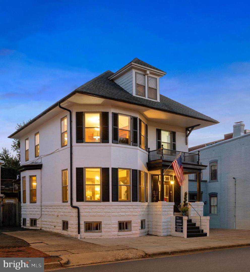 1006 Cameron Street - Photo 1