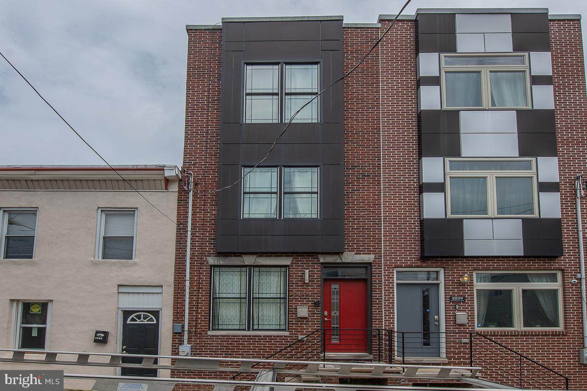 2207 Oakdale Street - Photo 1