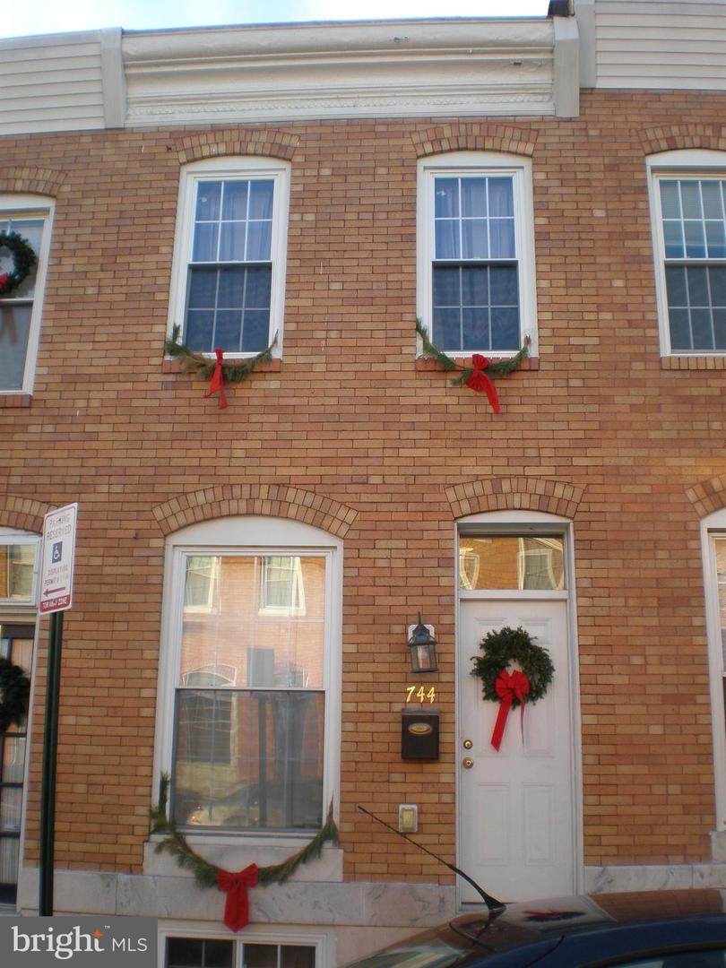 744 Curley Street - Photo 1