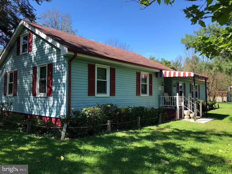 945 Cherry Lane - Photo 1