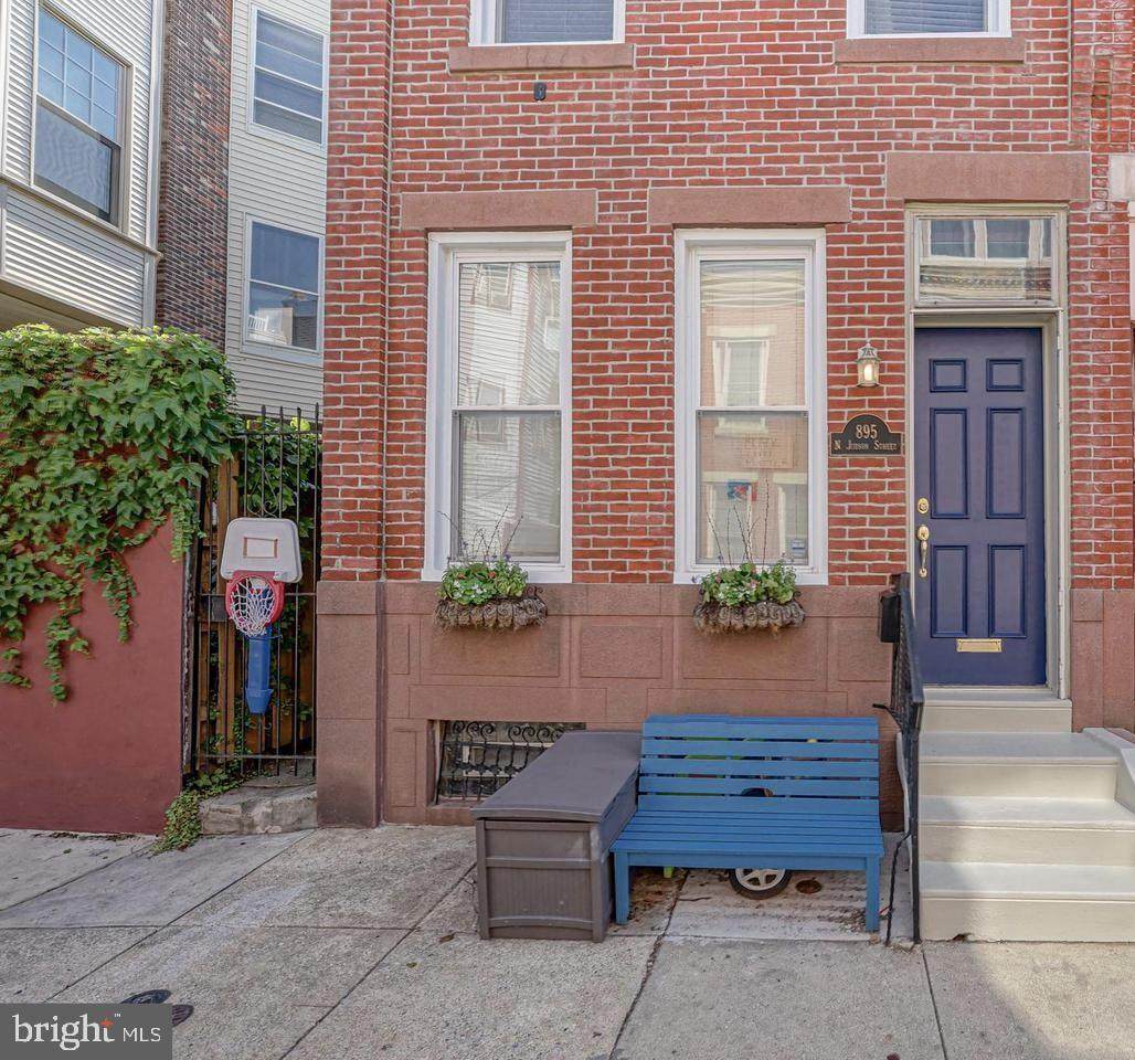 895 Judson Street - Photo 1