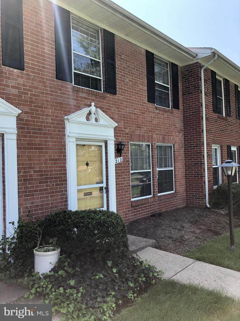 212 Sterling Boulevard - Photo 1