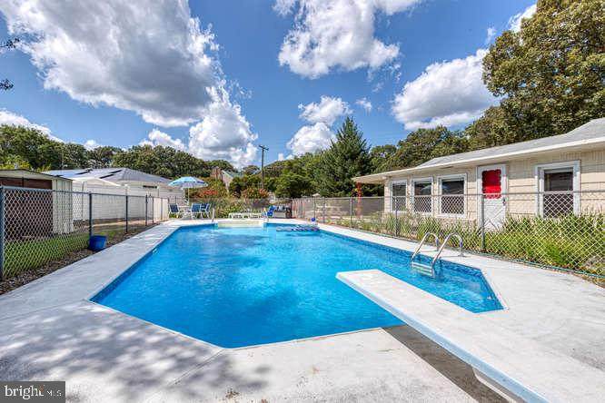 201 Laurel Boulevard - Photo 1