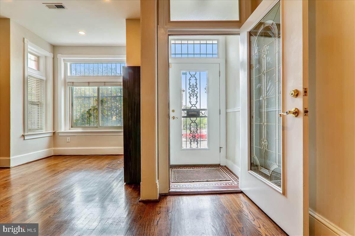 221 M Street - Photo 1