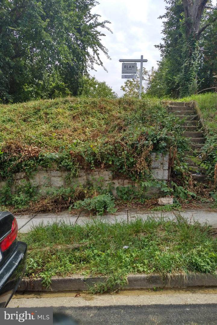 945 52ND Street - Photo 1
