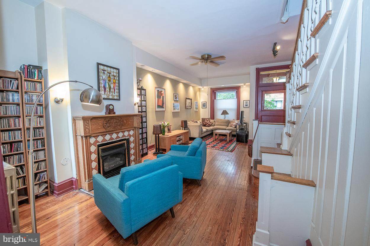 888 25TH Street - Photo 1
