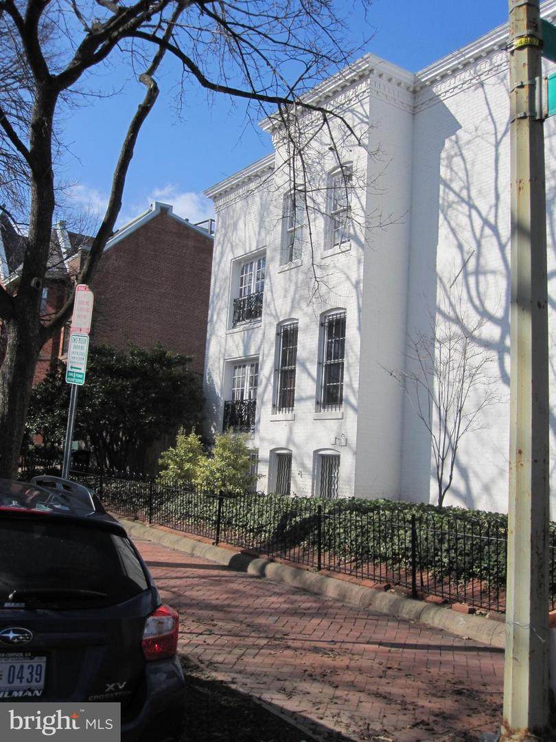 351 10TH Street - Photo 1