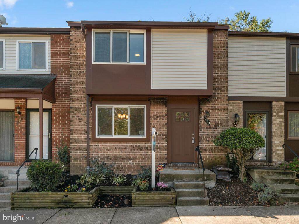 210 Giles Place - Photo 1