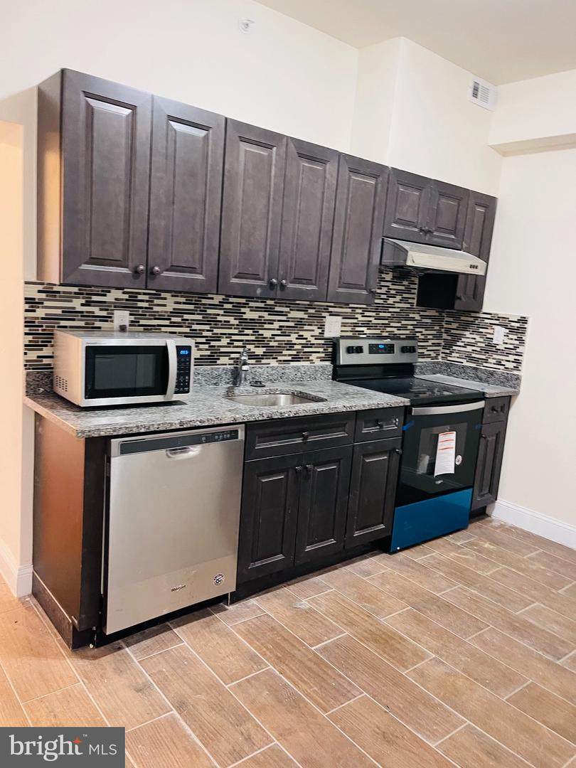 1018 Callowhill Street - Photo 1
