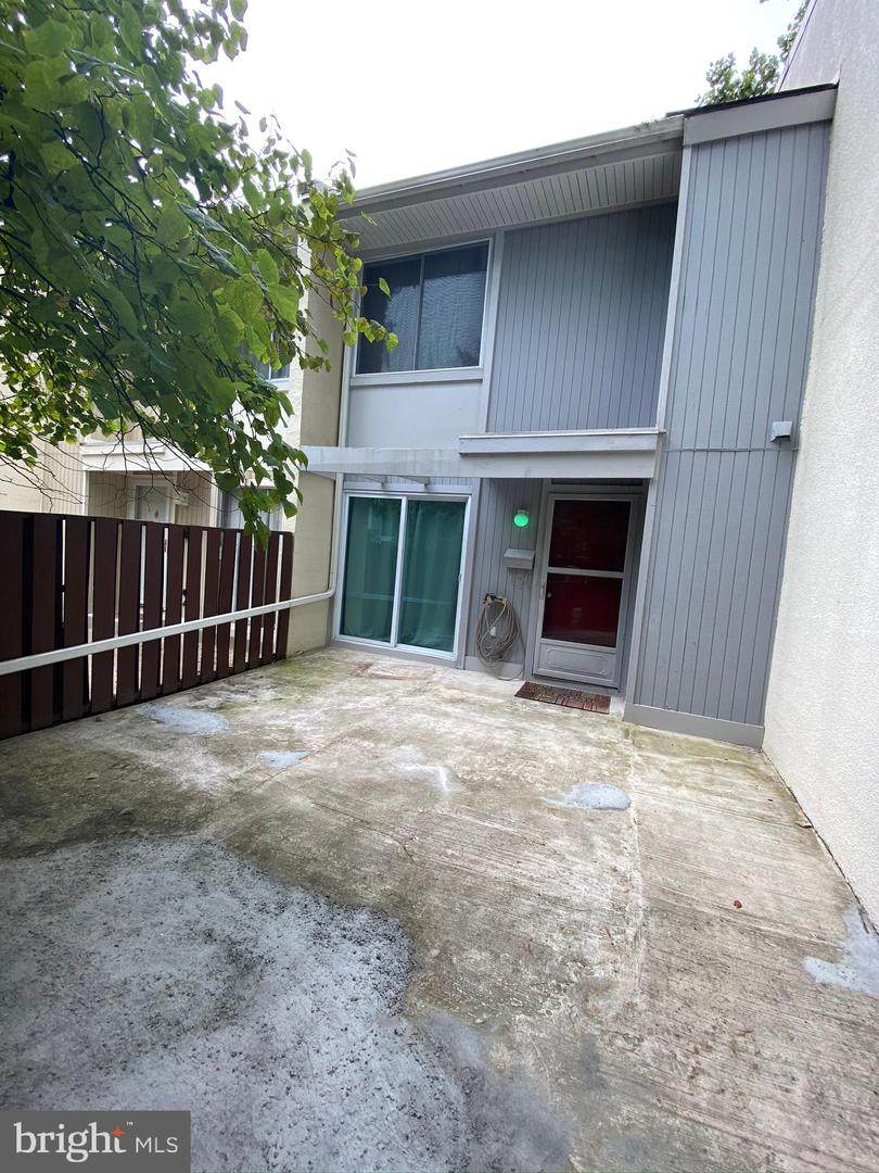 2424 Southgate Square - Photo 1