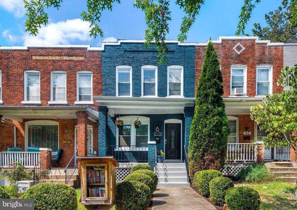 432 24TH Street - Photo 1