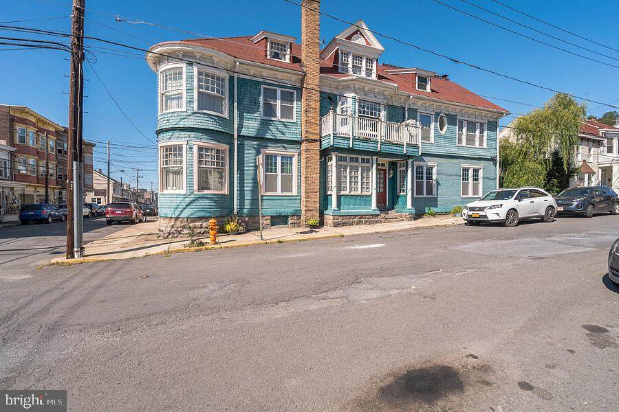 200 Jardin Street - Photo 1