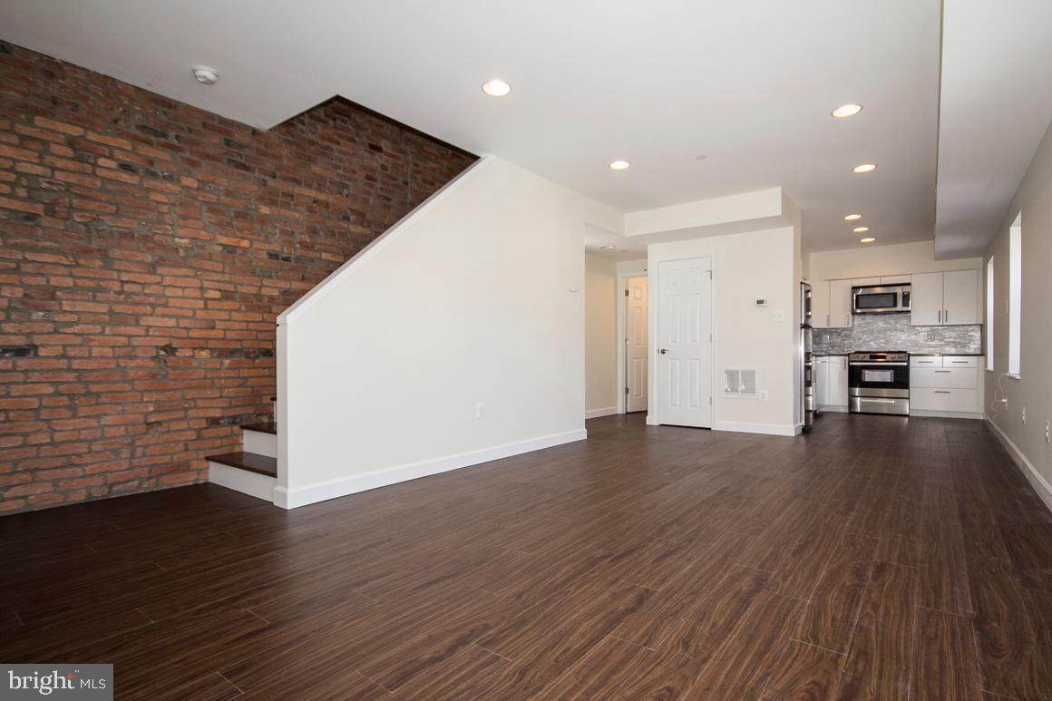 1901 Fleet Street - Photo 1
