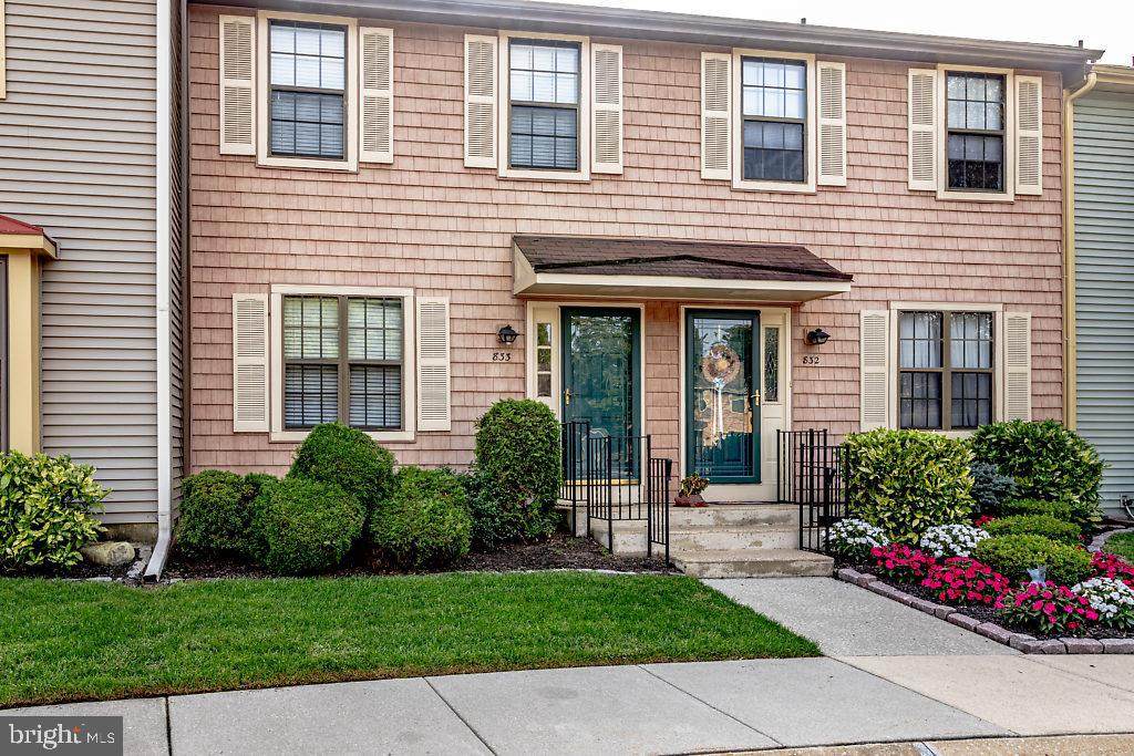 833 Kings Croft - Photo 1