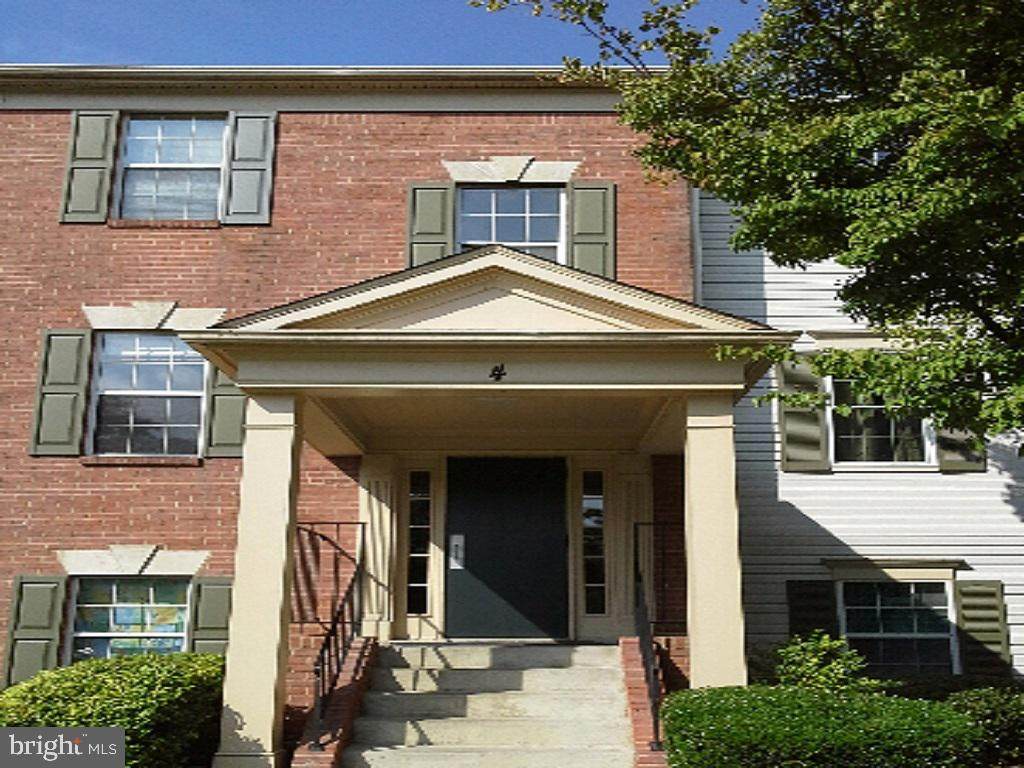 4 Normandy Square Court - Photo 1