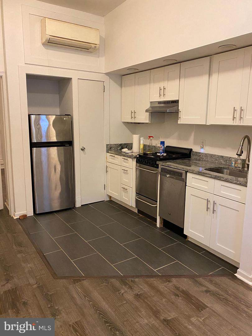 344 4TH Street - Photo 1