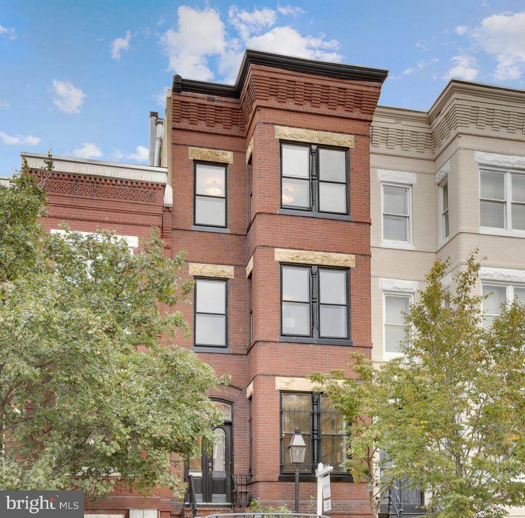 423 4TH Street - Photo 1