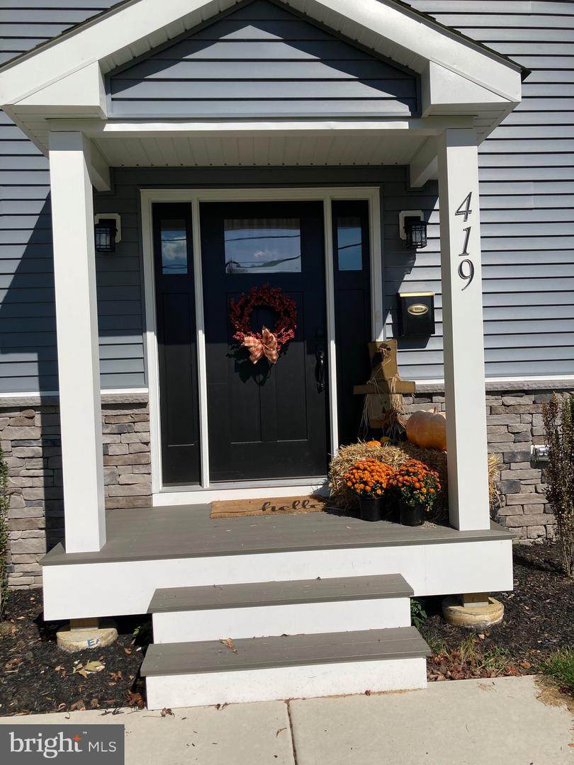 419 Longwood Drive - Photo 1