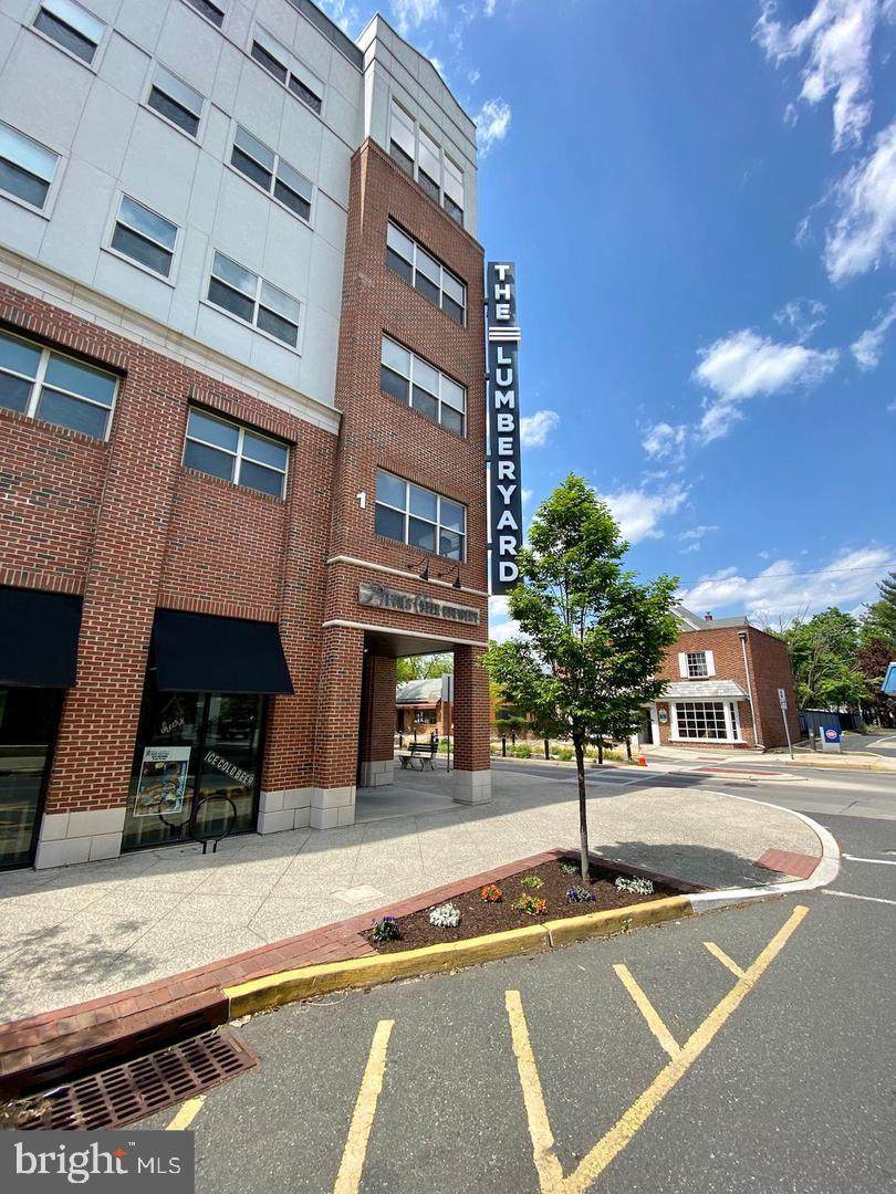 607 Atlantic Avenue - Photo 1
