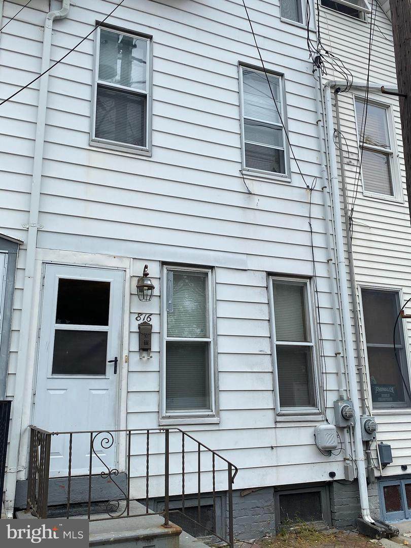816 Division Street - Photo 1