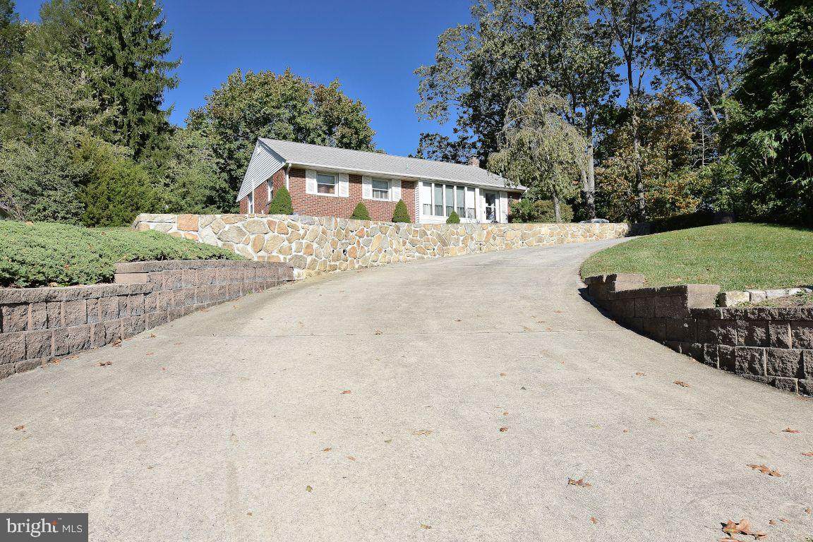921 Station Avenue - Photo 1