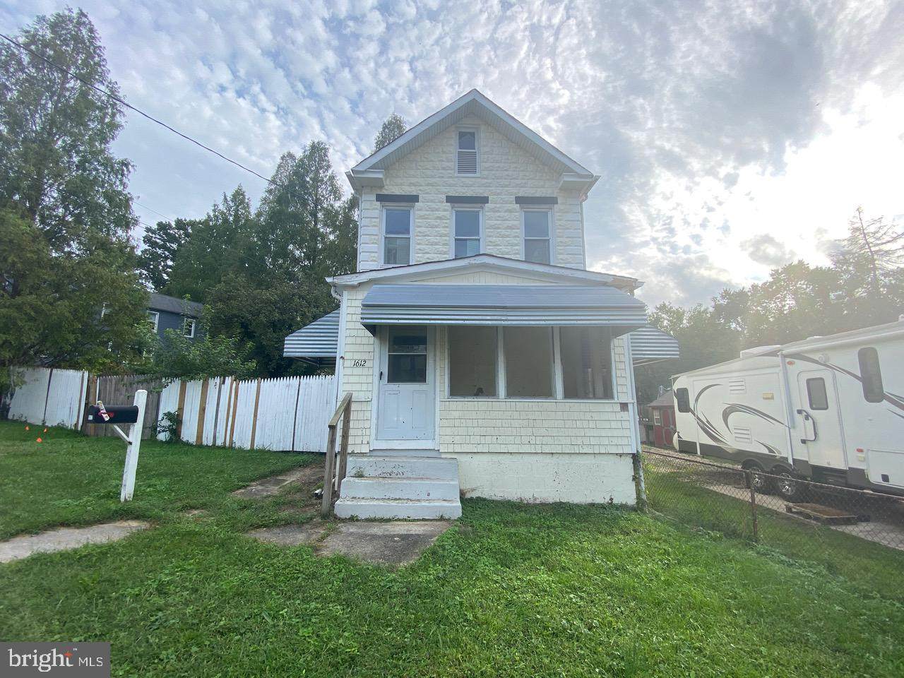 1612 Spence Street - Photo 1