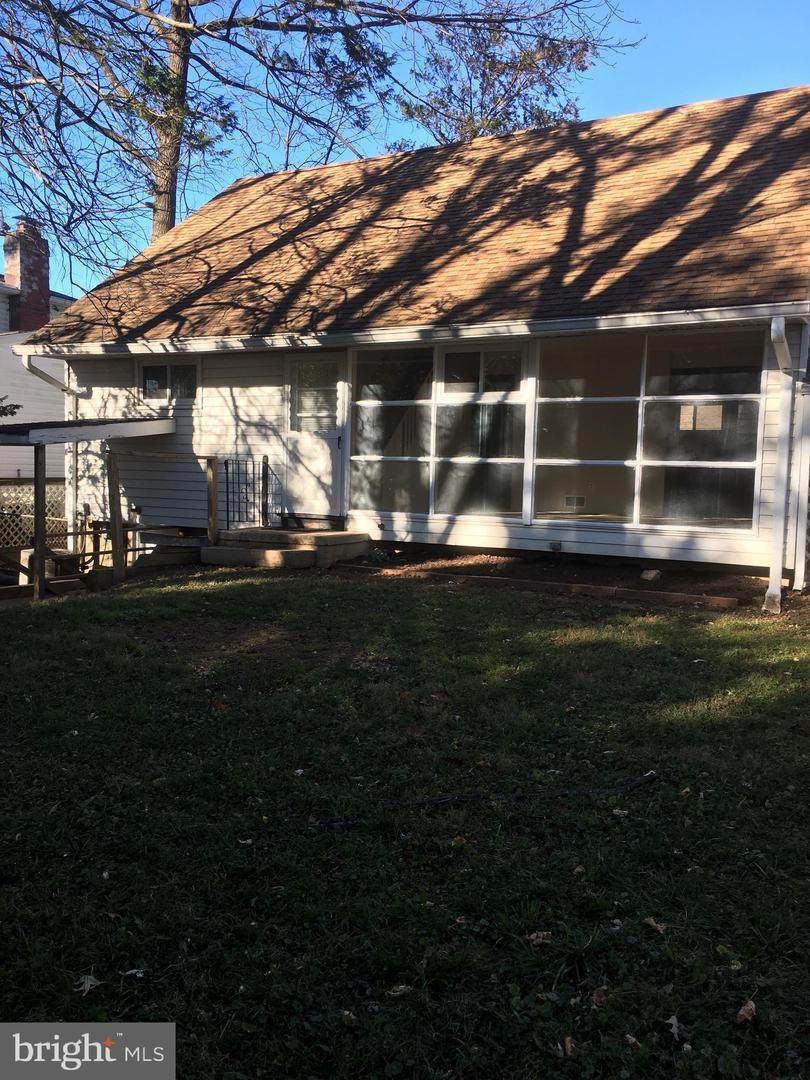 1607 Grandin Avenue - Photo 1