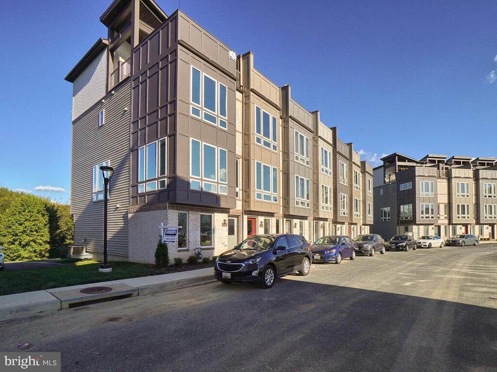 1526 Trafalgar Lane - Photo 1