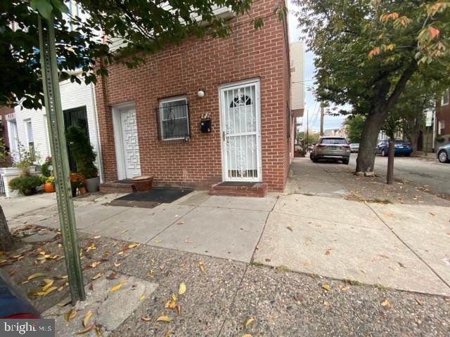 921 Catharine - Photo 1
