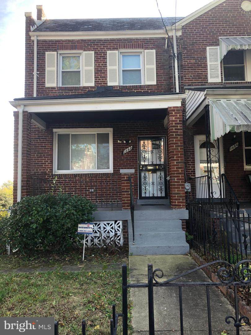 1642 Fort Davis Place - Photo 1