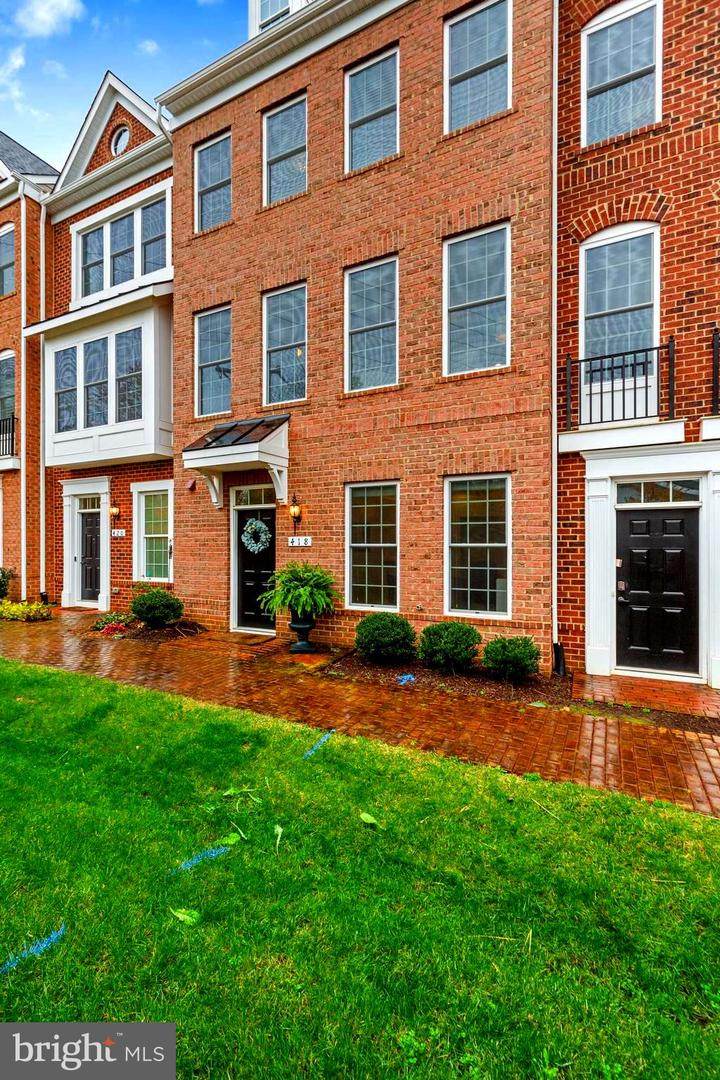 418 Haupt Square - Photo 1