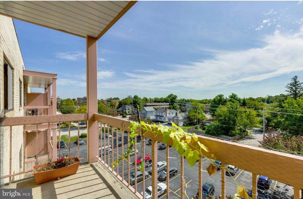 130 Slade Avenue - Photo 1