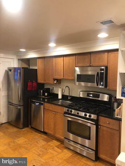 703 6TH Street - Photo 1