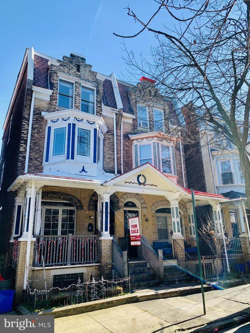 225 Buckingham Place - Photo 1