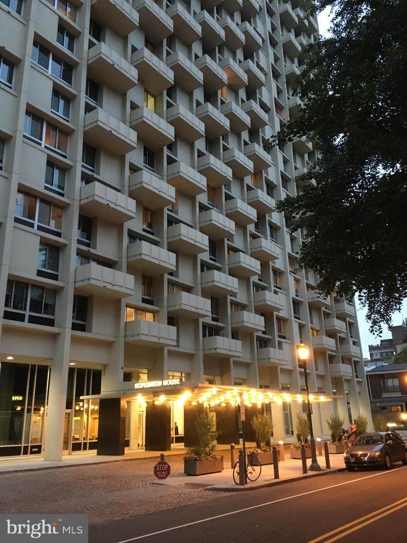 604-36 Washington Square - Photo 1